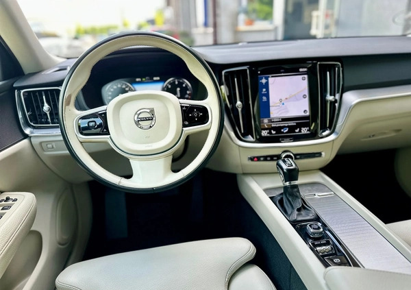 Volvo V60 cena 99900 przebieg: 167502, rok produkcji 2019 z Brzozów małe 631